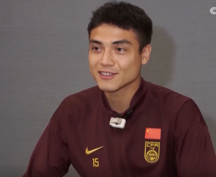 kaiyun-吾米提江谈小球迷落泪：我差点眼泪也掉下来，很开心起到榜样作用